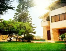 راهنمای جامع بنگاه‌های معاملات و مشاوران املاک مجاز در جزیره قشم