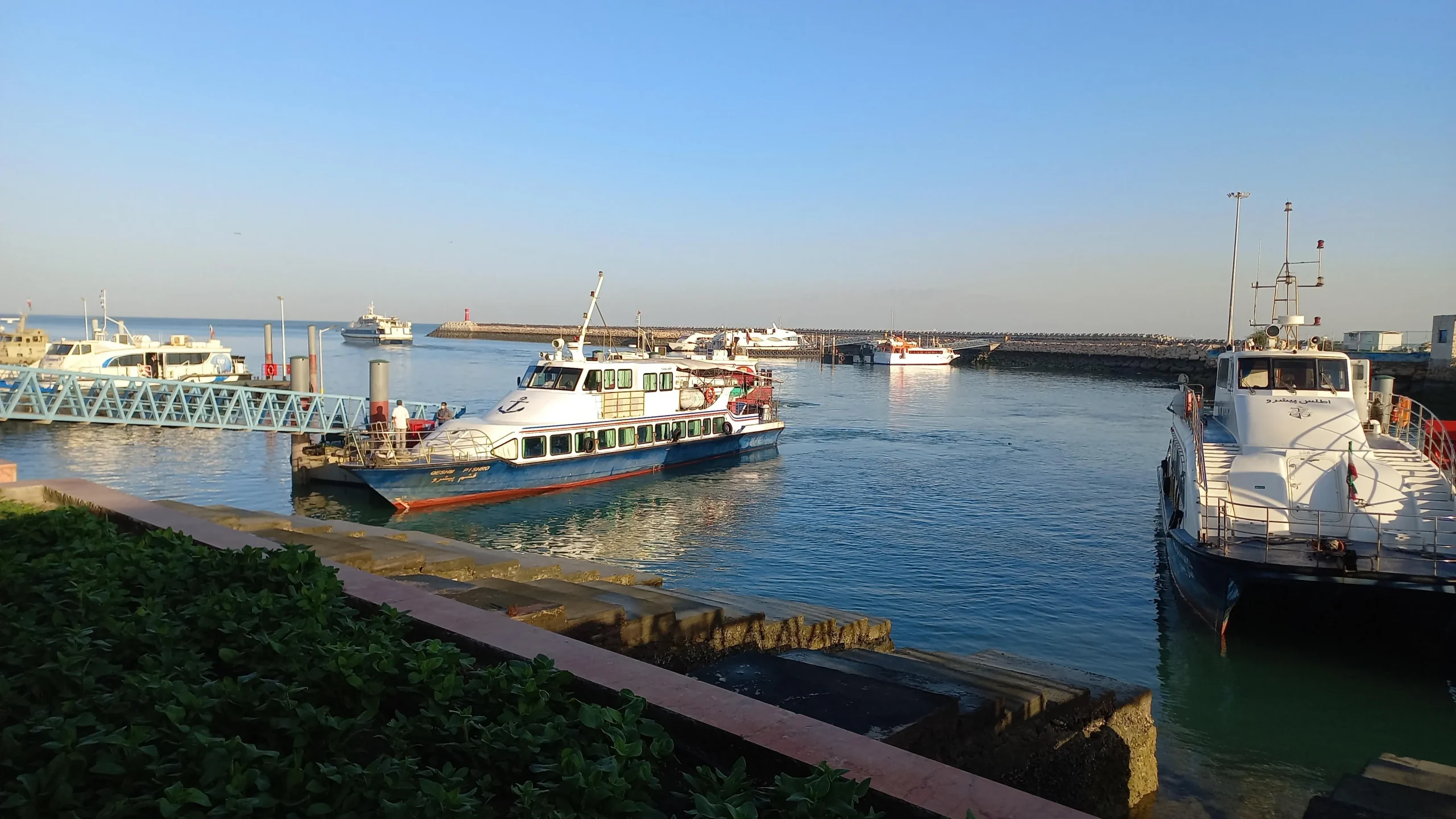 دسترسی به برنامه حرکت شناورها از قشم به بندرعباس