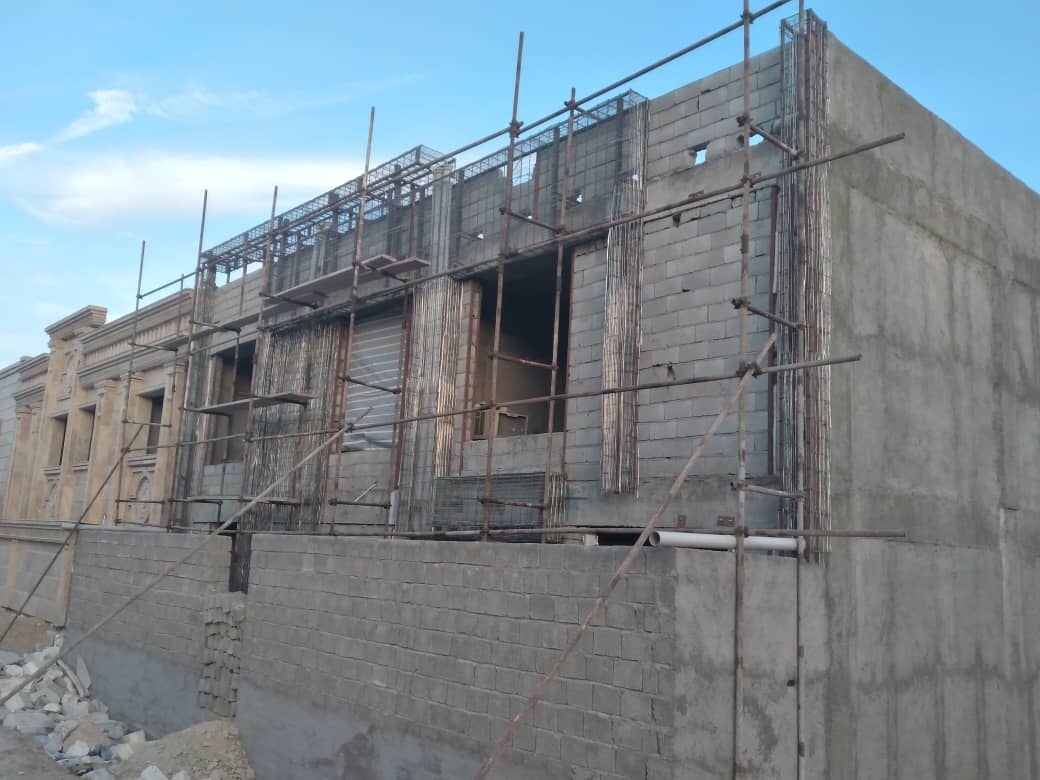 جوشکاری و اجرای نما مدرن و کلاسیک در قشم 1 اجرای نمای مدرن و کلاسیک ساختمان در جزیره قشم توسط تیم جوشکاری حرفهای